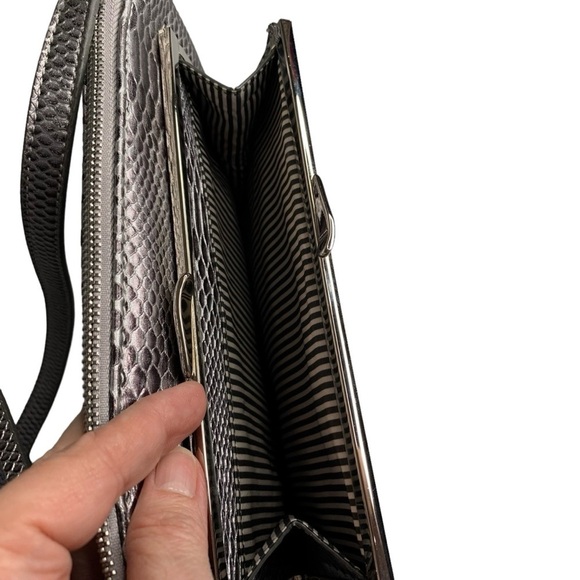 Nine West silver pewter faux snakeskin crossbody purse. - Picture 7 of 10